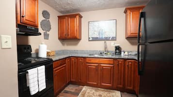 Cookware/dishes/utensils