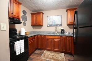 Cookware/dishes/utensils