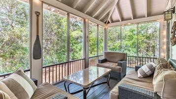 House, Multiple Beds (The Brown Pelican) | Living area | TV