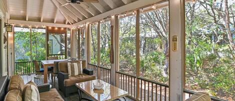 House, Multiple Beds (The Brown Pelican) | Living area