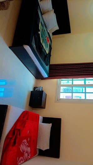 Habitación Deluxe doble, vistas a la montaña | Sistema de insonorización, tabla de planchar con plancha, wifi gratis