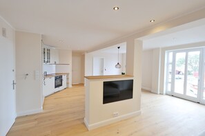 Réfrigérateur, four, plaque de cuisson, lave-vaisselle