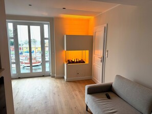 Téléviseur connecté, foyer, chaîne audio