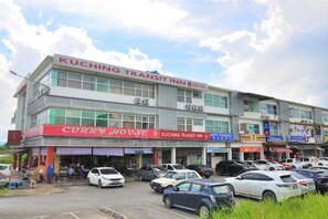 A multi-story building with signage for 'KUCHING TRANSIT INN' and 'CURRY HOUSE' on the ground floor. - Kuching Transit Inn (Kuching)