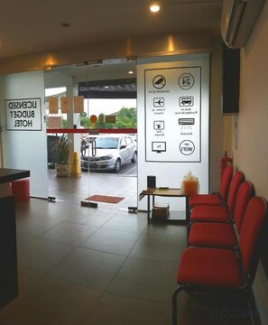 Unclassified image, 3 of 7, button - Kuching Transit Inn (Kuching)