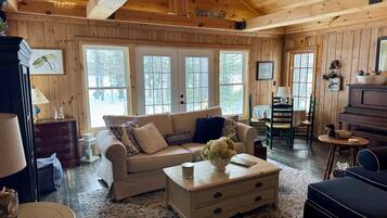 Smart TV, fireplace, DVD player, books