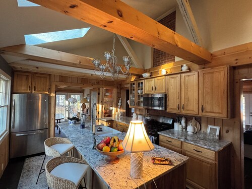 Serene Dragonfly Point at Meta Lake: 3-acre property on private lake