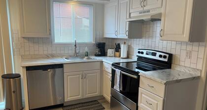 Charming 2-bedroom condo in brilliant Colorado Springs with WiFi, AC
