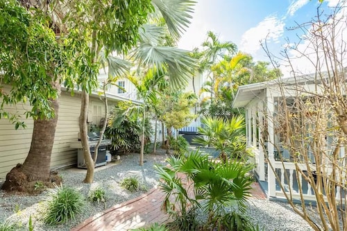 Heron Suite | Vibrant Retreat, Hot Tubs, Steps from Duval