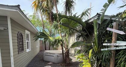 Ibis Suite | Bright Hideaway, Hot Tubs, Steps from Duval!