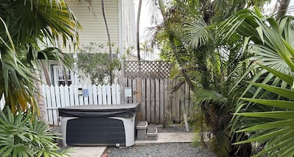Osprey Suite | Charming Hideaway, Hot Tubs, Close to Duval!