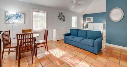 Osprey Suite | Charming Hideaway, Hot Tubs!