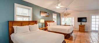 Pelican Suite | Cozy Cottage, Hot Tubs, Close to D