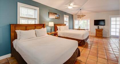 Pelican Suite | Cozy Cottage, Hot Tubs, Close to D
