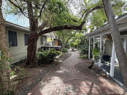 Seagull Suite | Inviting Studio, Steps From Duval