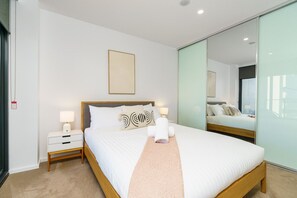 2 Schlafzimmer, Schreibtisch, Bügeleisen/Bügelbrett, kostenloses WLAN