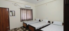 Habitación doble Deluxe, vista al jardín | Escritorio, wifi gratis y ropa de cama 