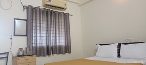 Chambre Double Deluxe, vue jardin | Bureau, Wi-Fi gratuit, draps fournis