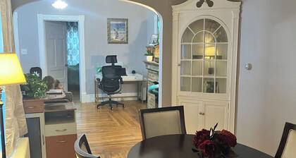 Charming Ground floor 2-bedroom apartment with WiFi, AC in tranquil Glens Falls