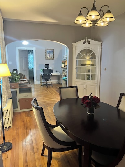 Charming Ground floor 2-bedroom apartment with WiFi, AC in tranquil Glens Falls