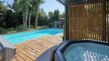Piscine couverte, piscine extérieure
