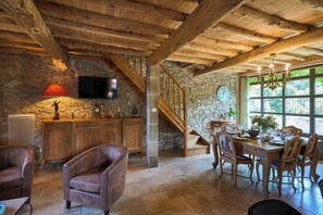 Interior - Luxury Vineyard Retreat with Private Pool & Spa – Near Carcassonne (Alzonne)