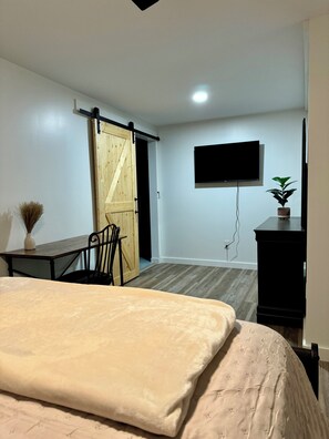 3 bedrooms, iron/ironing board, WiFi, bed sheets - Music City Cozy Guest Suite! Near EVERYTHING! (Nashville)