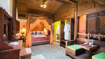 Luxury Double Room, Balcony, Courtyard View | Individually decorated, individually furnished, free WiFi, bed sheets
