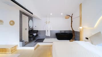 Exclusive Double Room, Bathtub | Individually decorated, individually furnished, free WiFi, bed sheets