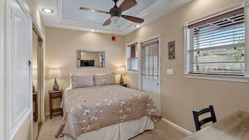 1 slaapkamer, een bureau, een strijkplank/strijkijzer, gratis wifi