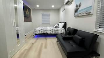 1 soverom, skrivebord, wi-fi (inkludert) og sengetøy