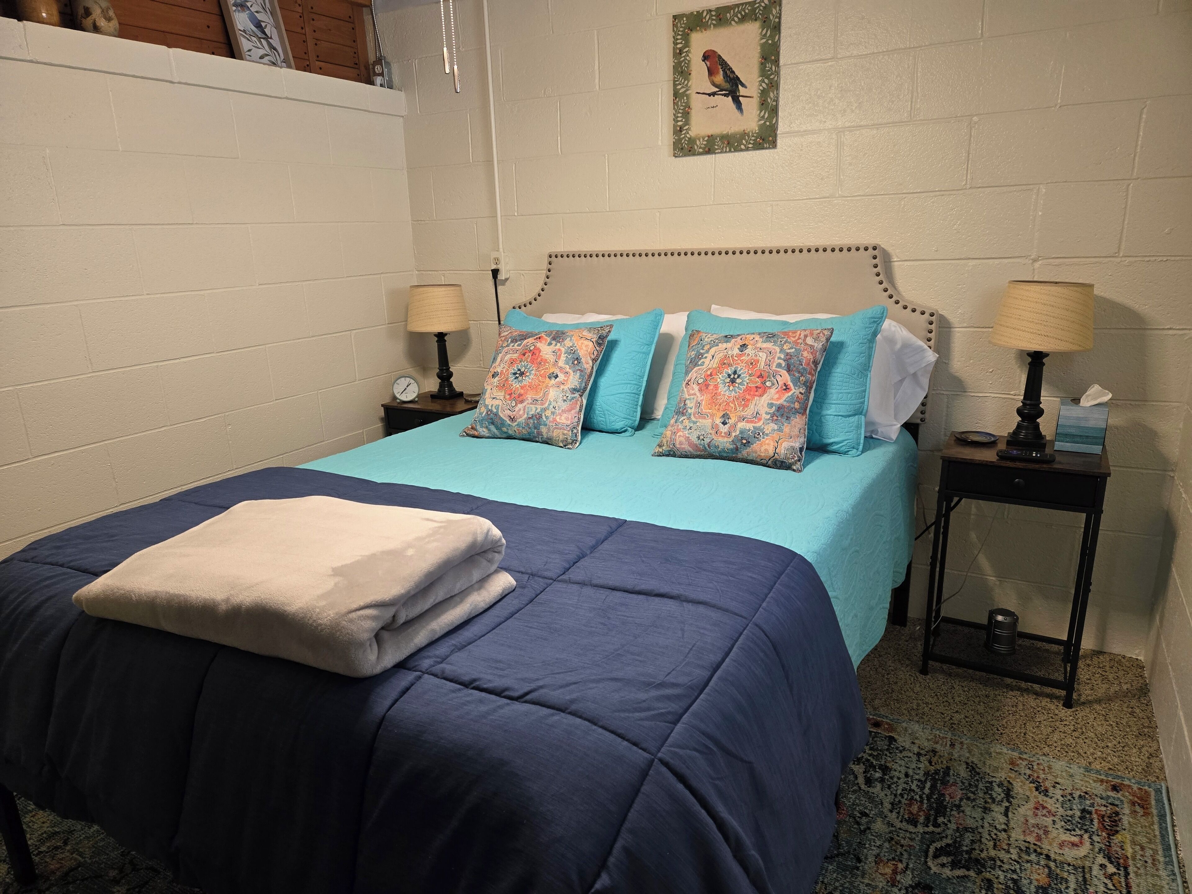 2 室のベッドルーム、アイロン / アイロン台、WiFi (無料)、ベッドシーツ