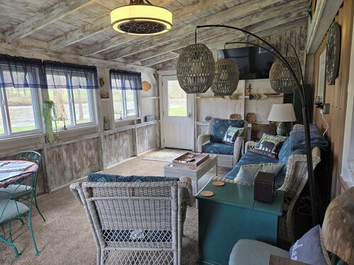 The Riverside Cottage... Charming  2-bedroom cottage on the Mohican River
