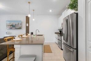 Villa | 4 bedrooms - Modern 4 Bed Home Themed Rooms Prime Location (Kissimmee)