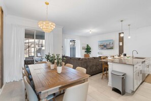 Villa | 4 bedrooms - Modern 4 Bed Home Themed Rooms Prime Location (Kissimmee)