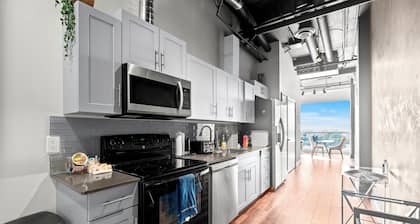 Bright Suites Finch West by GLOBALSTAY