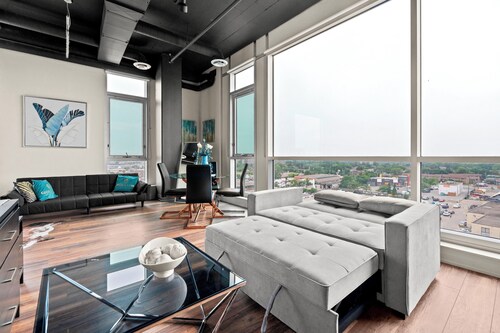 Bright Suites Finch West