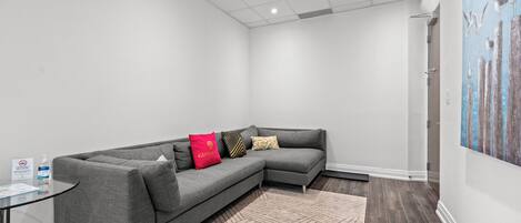 Suite Exclusive, plusieurs lits, cuisine, vue ville | Bureau, espace de travail pour ordinateur portable