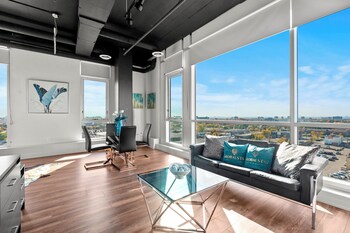 Bright Suites Finch West by GLOBALSTAY