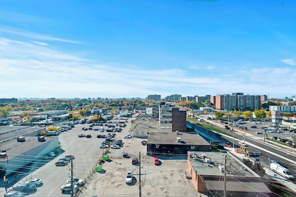 Bright Suites Finch West - Toronto