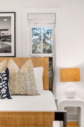 3 habitaciones, tabla de planchar con plancha y cuna de viaje 