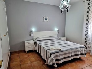 3 bedrooms, iron/ironing board, WiFi, bed sheets - VILLA ARISTEUS. Cozy house for 8 people with private pool. (Les Tres Cales)