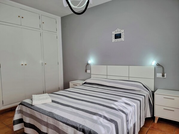 3 bedrooms, iron/ironing board, WiFi, bed sheets - VILLA ARISTEUS. Cozy house for 8 people with private pool. (Les Tres Cales)