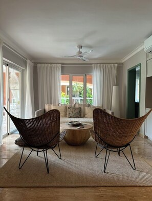 TV, books - Charming, boho 2-bedroom apartment in Punta Cana 100m from the beach (Punta Cana)