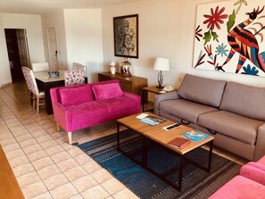 Smart TV - Oceanfront 2BR Penthouse w/ Private Jacuzzi New Year’s Week 2027 Sleeps 6 (Cabo San Lucas)