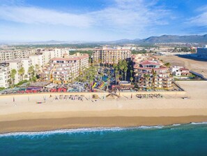 On the beach - Oceanfront 2BR Penthouse w/ Private Jacuzzi New Year’s Week 2027 Sleeps 6 (Cabo San Lucas)