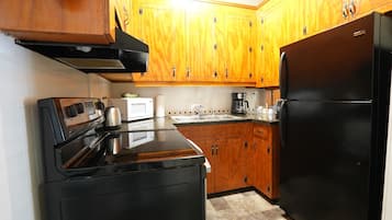 Batterie de cuisine, vaisselle et ustensiles