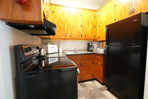 Cookware/dishes/utensils