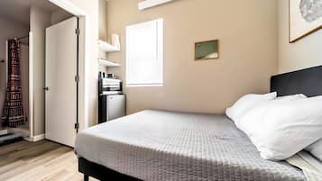 1 bedroom, desk, free WiFi, bed sheets