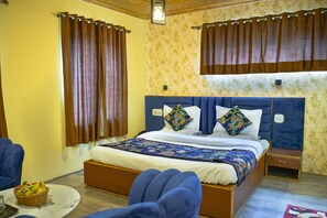 Egyptian cotton sheets, premium bedding, down duvets, pillow-top beds - Hotel Town Centre (Srinagar)